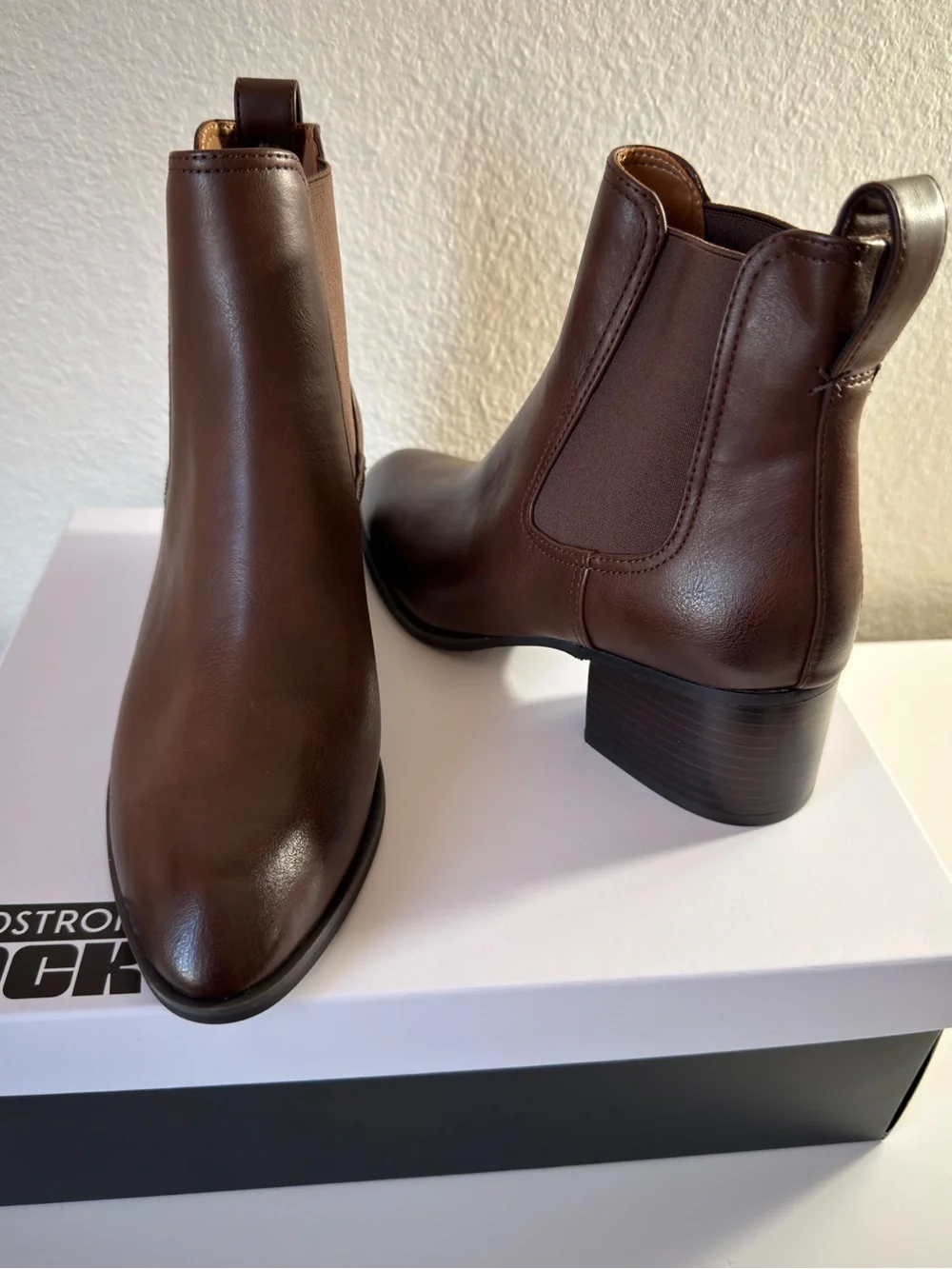 Nordstrom Dark Brown Leather Chelsea Ankle Boots size 8 new